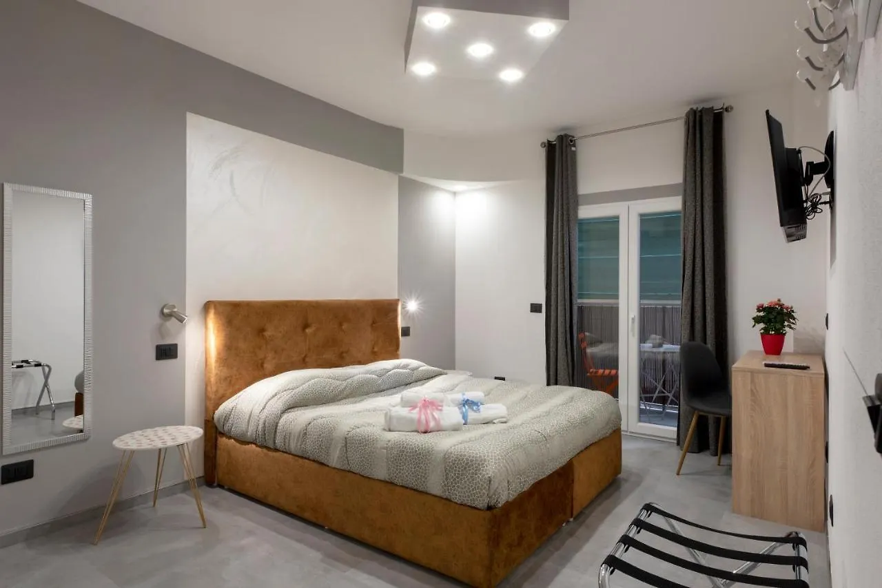 Sabriluna Rooms Специя